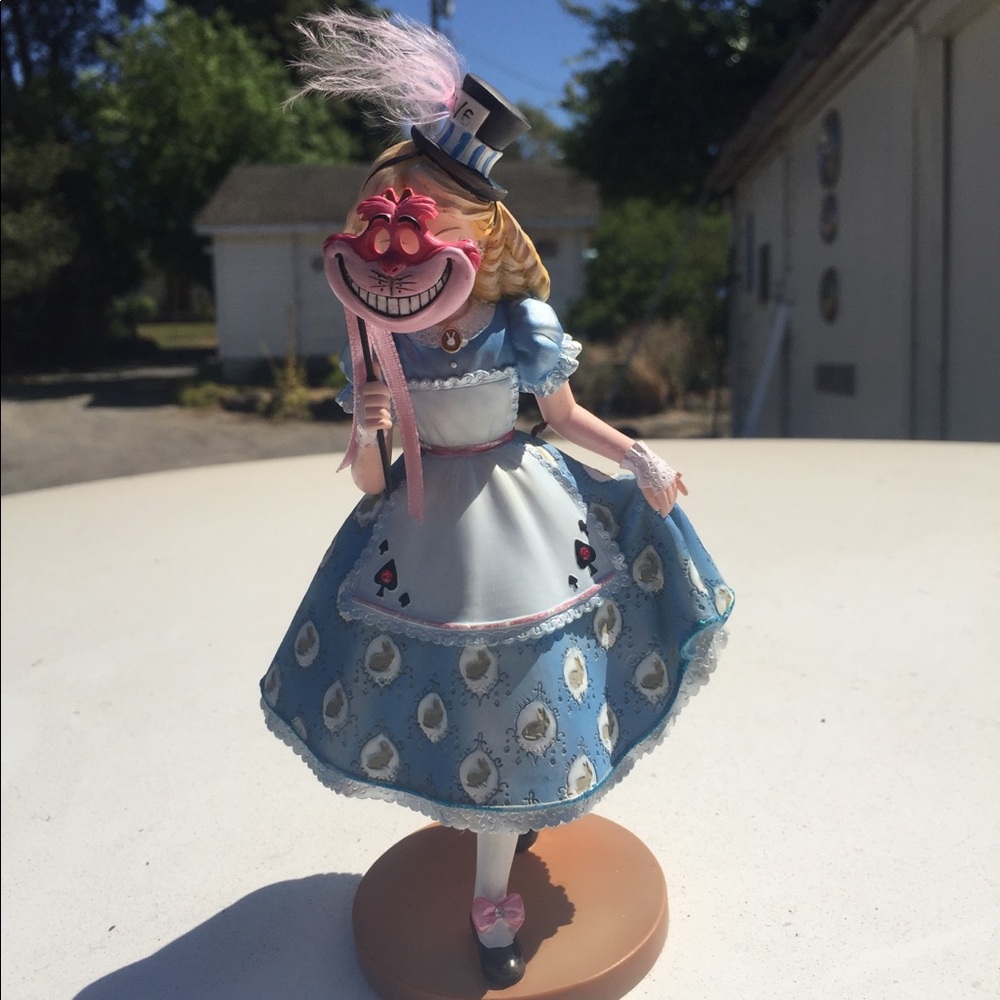 **An Alice Mini Statue “from Alice in Wonderland”